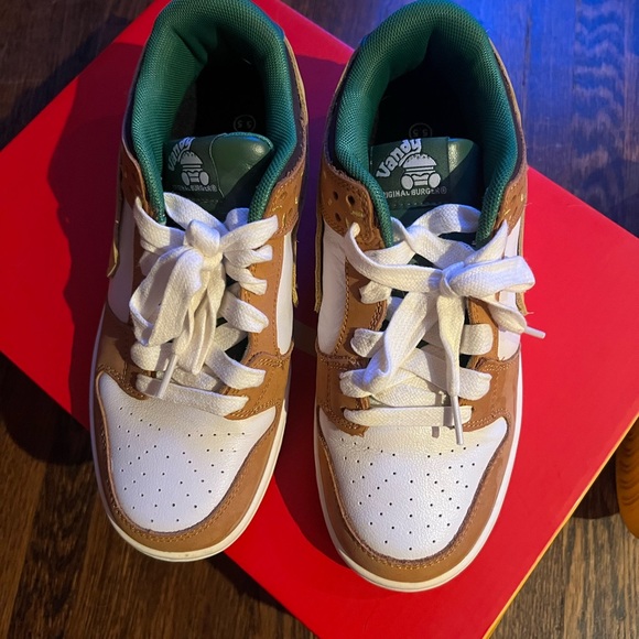 Vandy the pink burger dunk - Picture 1 of 3